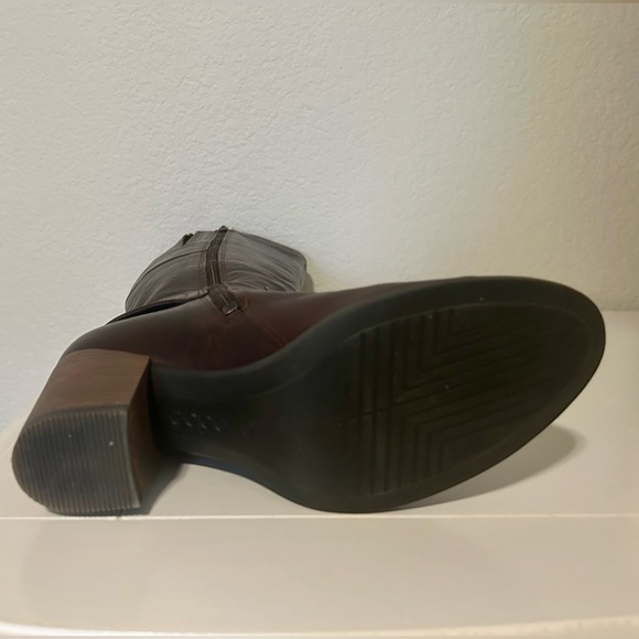 ECCO Women Brown Leather Double Zip Boots Sz 38 / 7. Condition is Pre-owned. - Picture 4 of 9